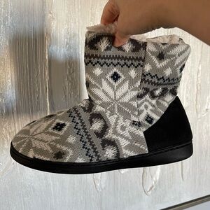 Christmas Slippers NWT size UK 9